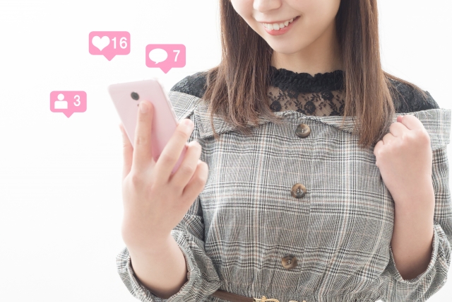 CHONPSの口コミを調べている女性イメージ画